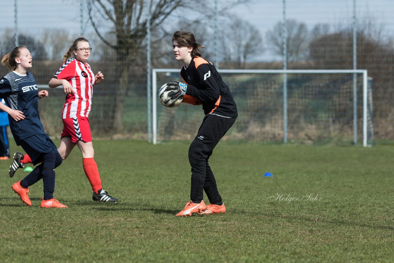 Bild 123 - C-Juniorinnen TSV Zarpen - TuS Tensfeld : Ergebnis: 2:1